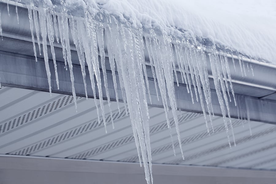 ice-dams-on-roof