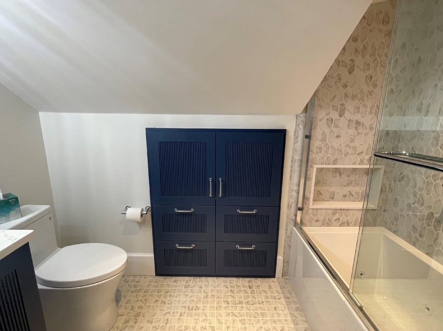 knee-wall-in-bathroom