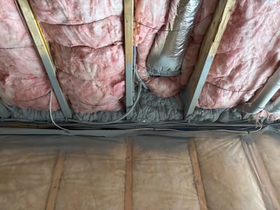 spray-foam-in-ridge-joint